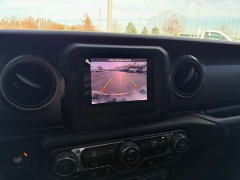 Used 2023 Jeep Gladiator Sport w/ Trailer Tow Package image 17