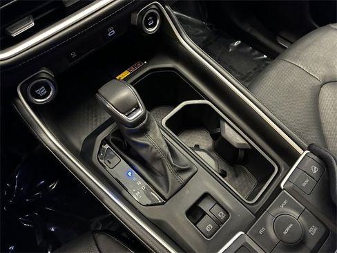 Used 2024 Toyota Grand Highlander Limited image 18