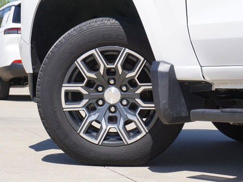 Used 2024 Chevrolet Colorado LT w/ LT Convenience Package III AWD/4WD image 15