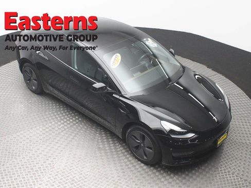 Used 2021 Tesla Model 3 Standard Range Plus image 3