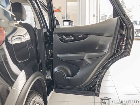 Used 2021 Nissan Rogue Sport SV image 40