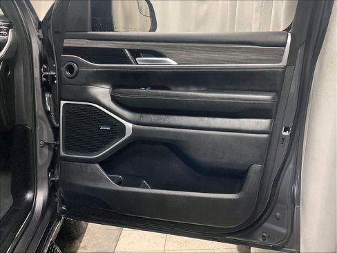 Used 2024 Jeep Wagoneer L Series III w/ Flexible Seating Group image 12