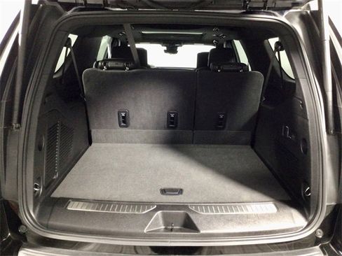 Used 2025 Chevrolet Suburban High Country image 31