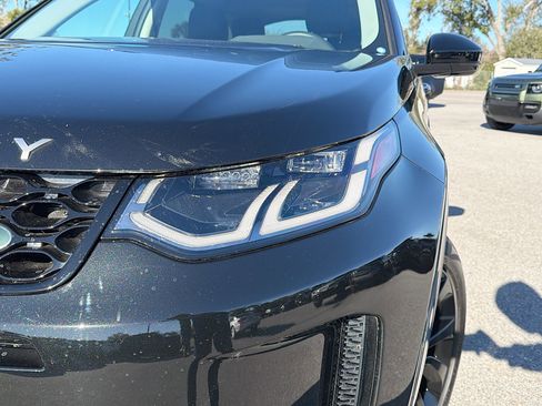 Used 2025 Land Rover Discovery Sport S image 9