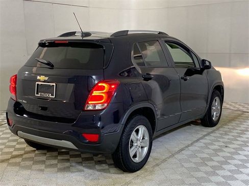 Used 2022 Chevrolet Trax LT w/ LT Convenience Package image 17