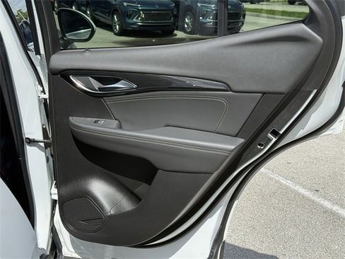 Used 2023 Buick Envision Essence image 37