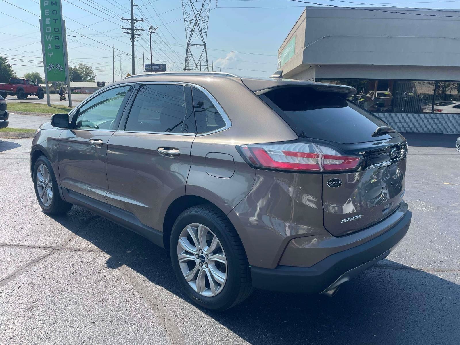 Used 2019 Ford Edge Titanium FWD image 5