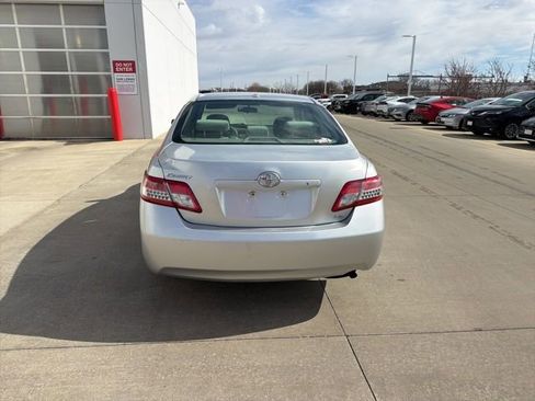 Used 2011 Toyota Camry LE image 6