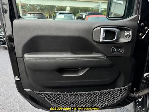Used 2023 Jeep Wrangler Unlimited Sahara AWD/4WD image 21
