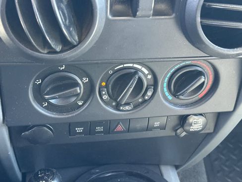Used 2007 Jeep Wrangler Rubicon w/ Dual Top Group AWD/4WD image 19