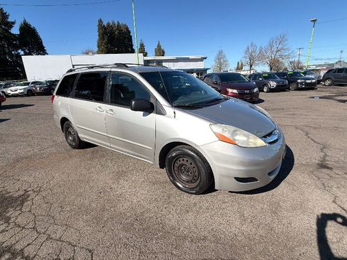 Used 2008 Toyota Sienna CE FWD image 2