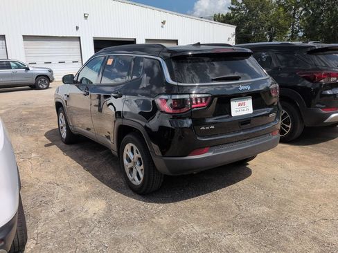 Used 2025 Jeep Compass Latitude w/ Sun & Sound Group AWD/4WD image 5