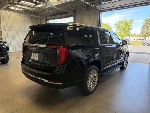 Used 2025 GMC Yukon XL Elevation AWD/4WD image 5