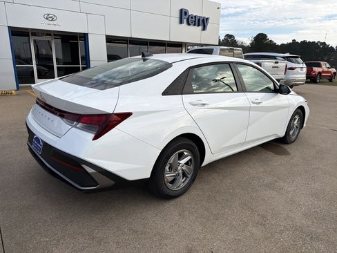 New 2026 Hyundai Elantra SE w/ Cargo Package image 3