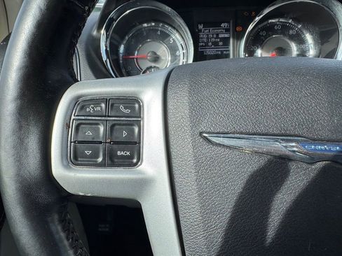 Used 2014 Chrysler Town & Country Touring-L w/ Driver Convenience Group image 32