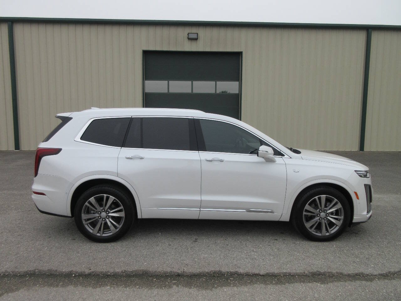 Used 2025 Cadillac XT6 Premium Luxury w/ Platinum Package FWD image 7