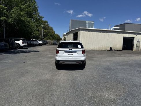 Used 2017 Ford Explorer XLT w/ Equipment Group 202A FWD image 6