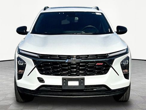 Used 2024 Chevrolet Trax RS w/ Sunroof Package FWD image 2