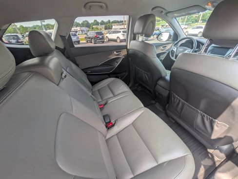 Used 2017 Hyundai Santa Fe SE AWD/4WD image 36