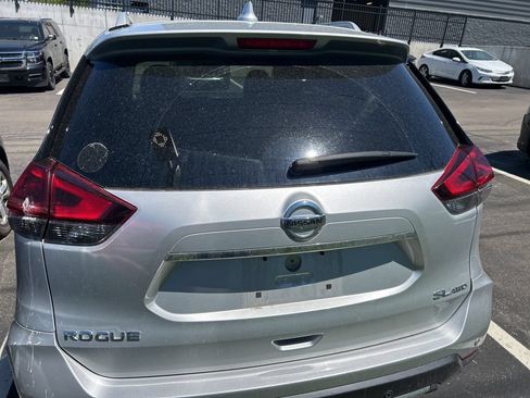Used 2019 Nissan Rogue SL w/ Premium Package AWD/4WD image 4