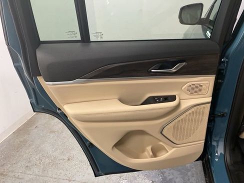 New 2026 Jeep Grand Cherokee Limited image 23