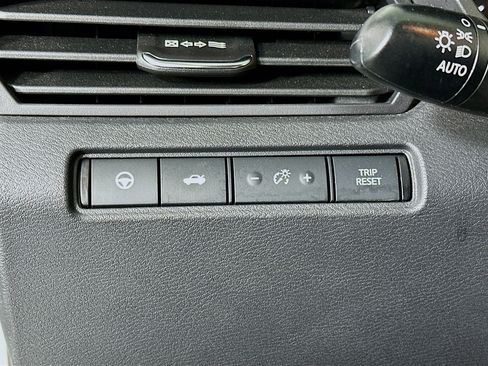 Used 2023 Nissan Altima 2.5 SV w/ SV Premium Package image 16