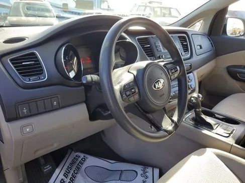 Used 2016 Kia Sedona LX w/ Option Group 020 FWD image 17