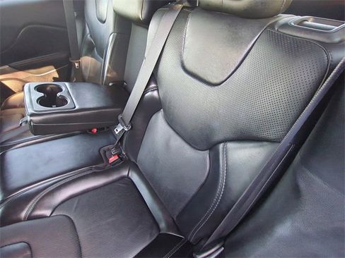 Used 2021 Jeep Cherokee Limited image 29