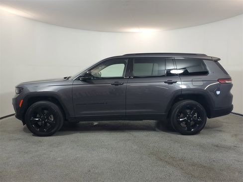 Used 2025 Jeep Grand Cherokee L Altitude image 4