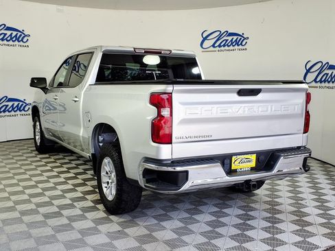 Used 2021 Chevrolet Silverado 1500 LT RWD image 2