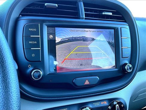 Used 2023 Kia Soul LX w/ LX Technology Package image 24