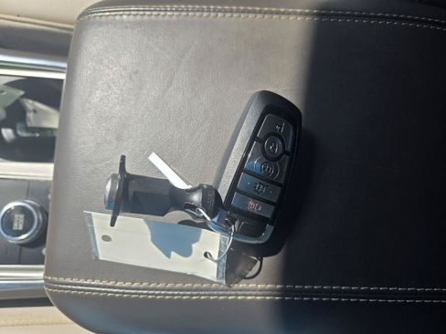 Used 2023 Ford Explorer Platinum w/ Technology Package AWD/4WD image 22