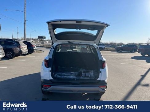 New 2025 Hyundai Tucson SE image 7