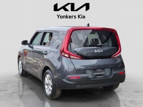 Certified 2022 Kia Soul LX w/ Technology Package FWD image 9
