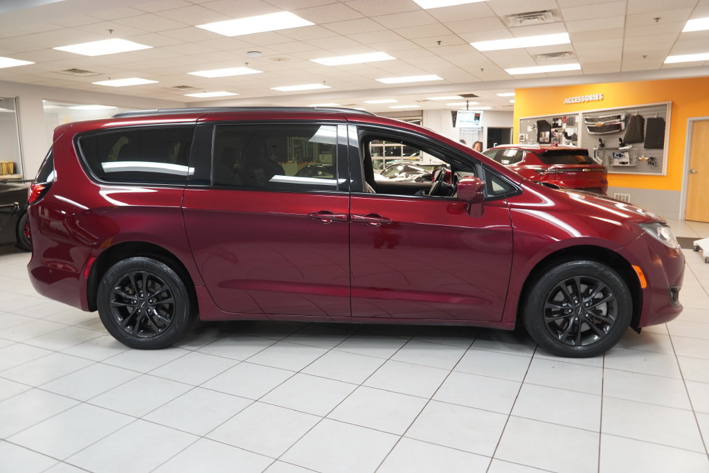 Used 2020 Chrysler Pacifica Touring-L AWD/4WD image 13