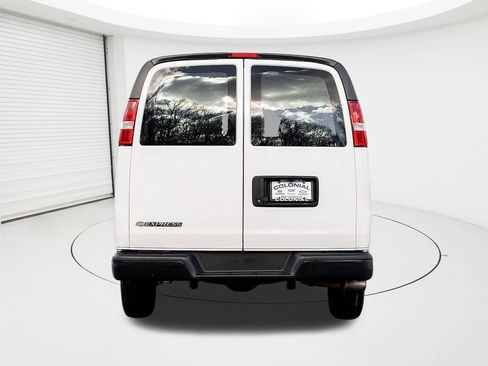 Certified 2022 Chevrolet Express 2500 Extended w/ Driver Convenience Package image 4