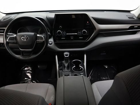Used 2023 Toyota Highlander LE FWD image 24