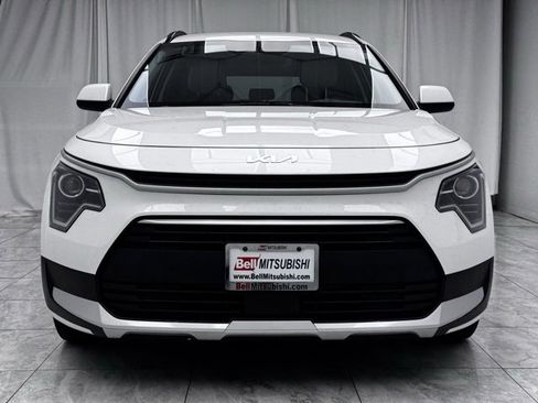 Used 2023 Kia Niro EX image 3