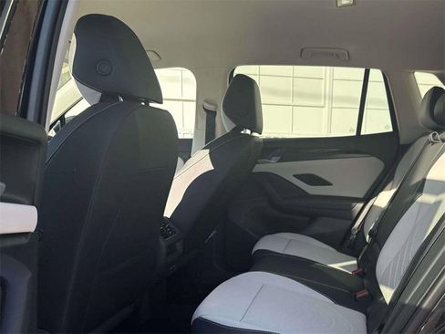 New 2026 Volkswagen Tiguan SE FWD image 23