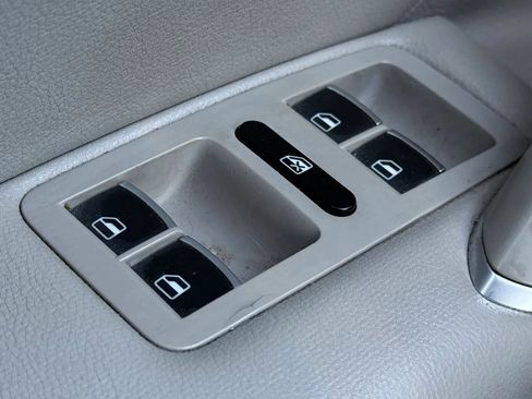 Used 2017 Volkswagen Passat 1.8T R-Line image 23