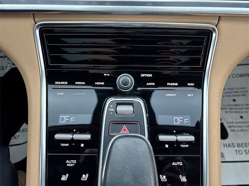 Used 2023 Porsche Panamera image 32