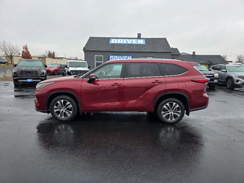 Used 2021 Toyota Highlander XLE image 8