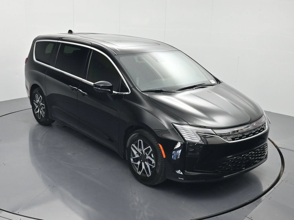 New 2027 Chrysler Pacifica Limited w/ Family Tech Group FWD image 33