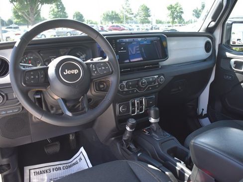 Used 2024 Jeep Wrangler Unlimited AWD/4WD image 18