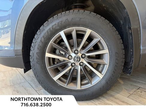 Used 2019 Toyota Highlander XLE w/ Protection Package #3 AWD/4WD image 6