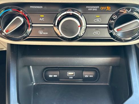 Used 2025 Kia Soul LX FWD image 30