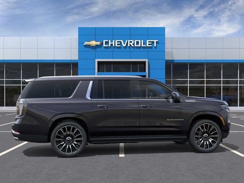 New 2026 Chevrolet Suburban High Country AWD/4WD image 5