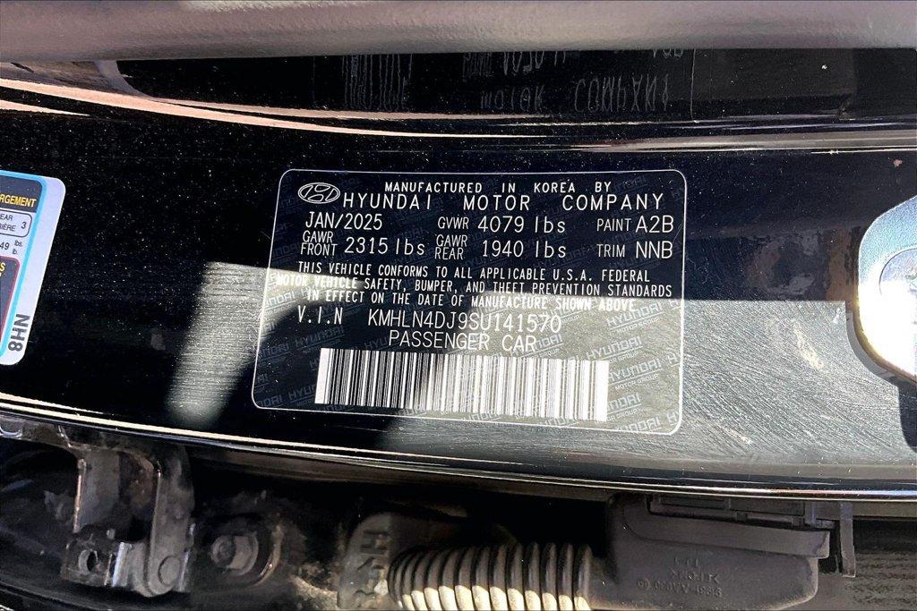 Used 2025 Hyundai Elantra Limited FWD image 12