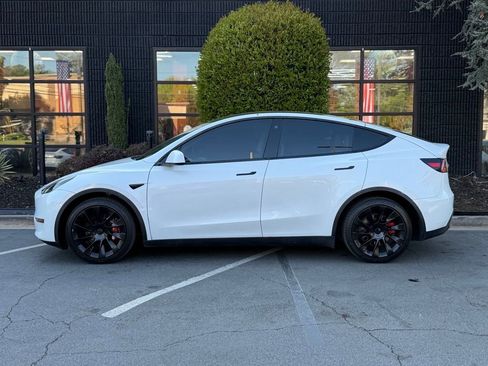 Used 2021 Tesla Model Y Long Range image 9
