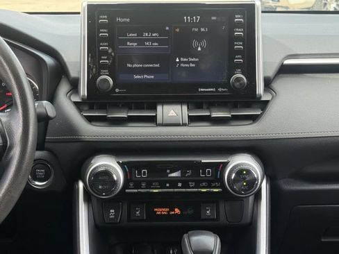 Used 2019 Toyota RAV4 XLE FWD image 16